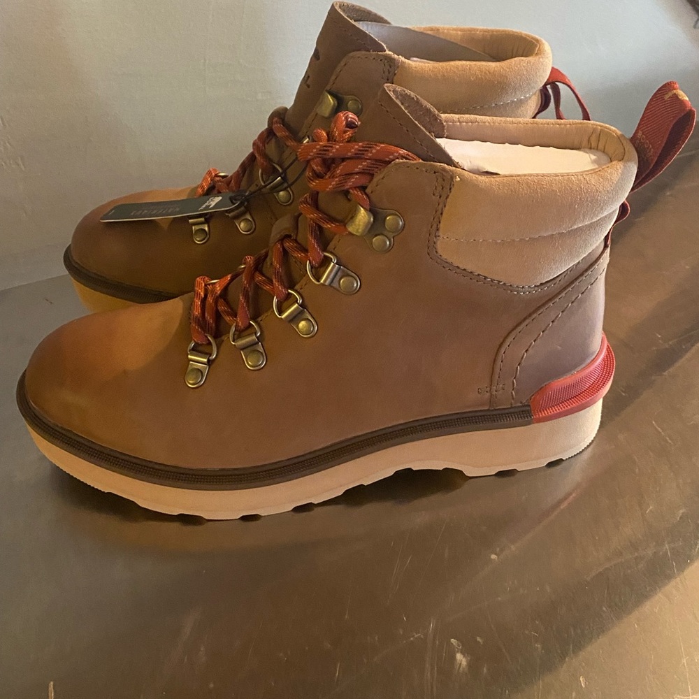 Sorel women’s hiking boots size 7.5